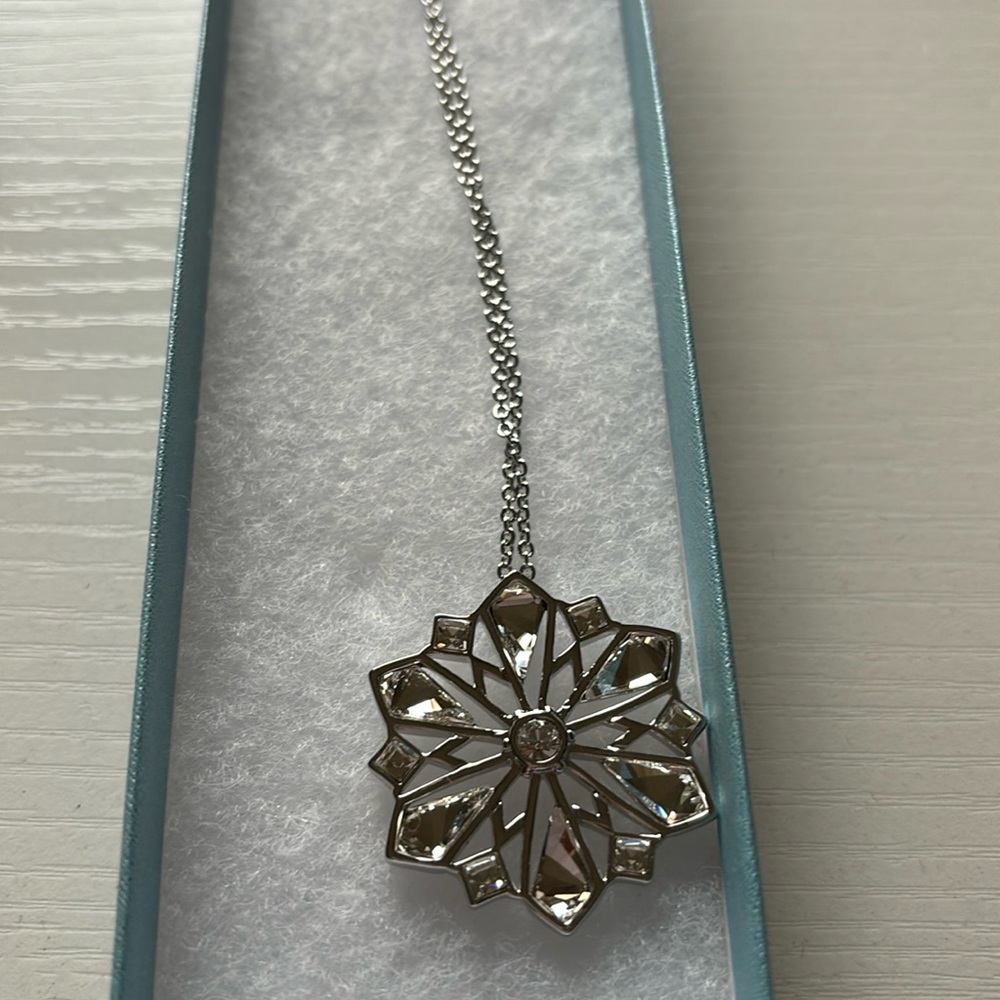 Touchstone Crystal By Swarovski Arctic Pendant Necklace NIB New. 15-18”